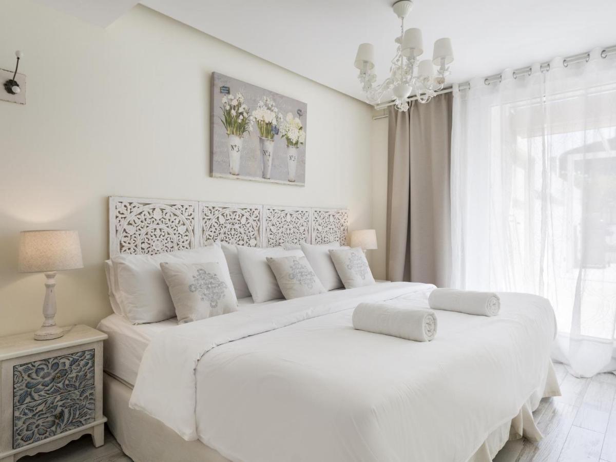 Sitges Spaces Mediterranean Apartments 5 Bedrooms, 4 Bathrooms, 75M2 Terrace, Centre Sitges- Sleeps 11 Екстер'єр фото