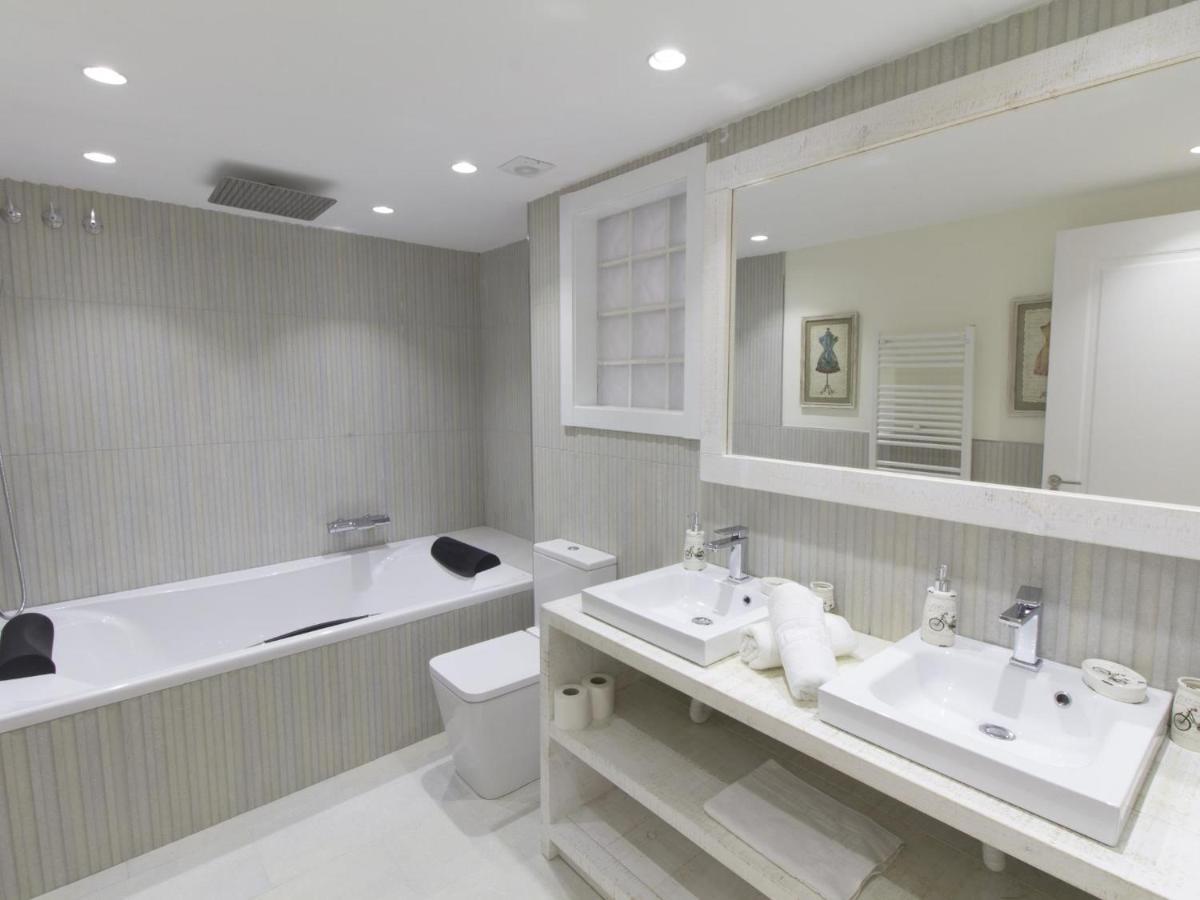 Sitges Spaces Mediterranean Apartments 5 Bedrooms, 4 Bathrooms, 75M2 Terrace, Centre Sitges- Sleeps 11 Екстер'єр фото
